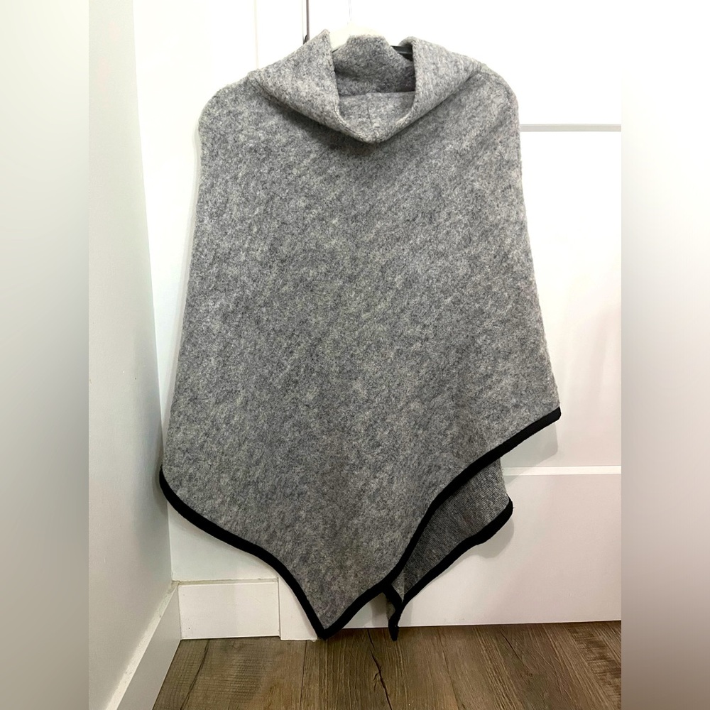GUESS Grey Poncho